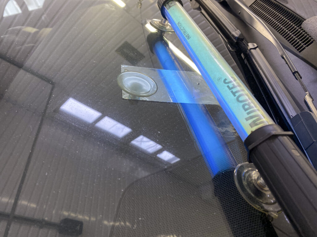 Процес ремонту лобового скла