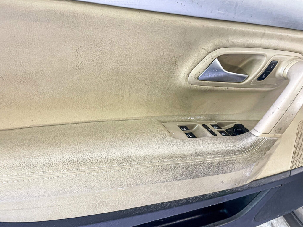 Портфоліо: хімчистка ручки дверей авто