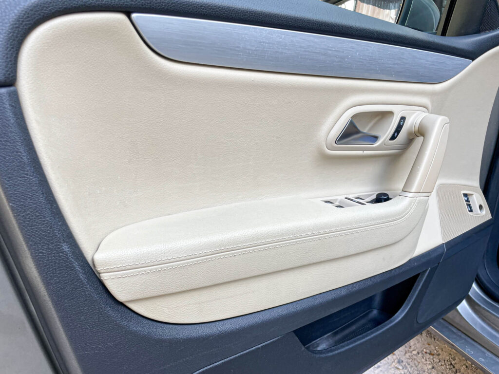 Портфоліо: хімчистка дверей авто