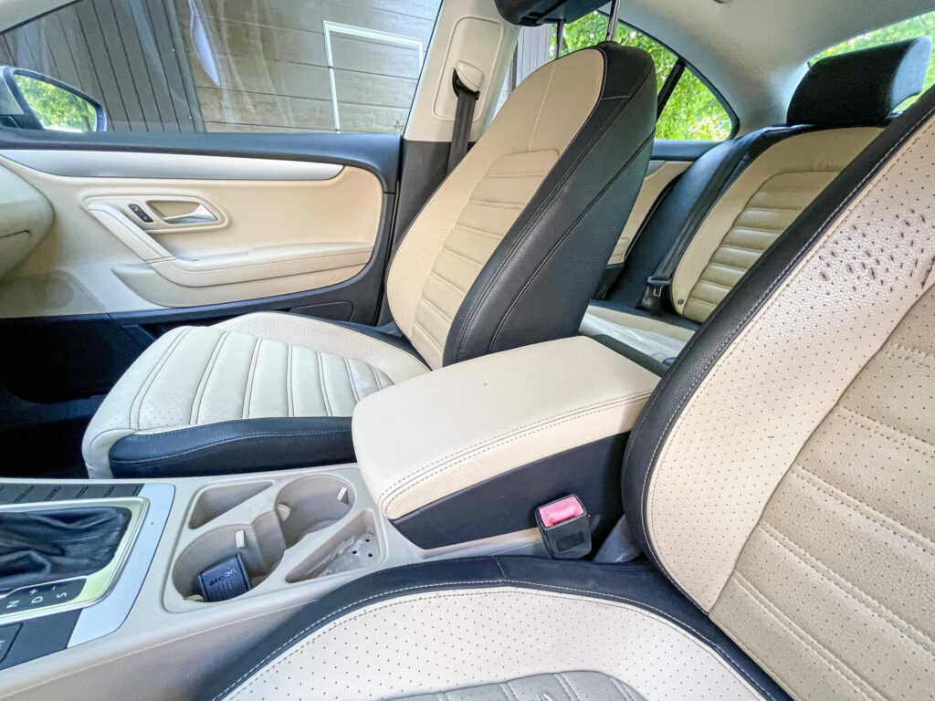 Портфоліо: хімчистка підлокітника авто