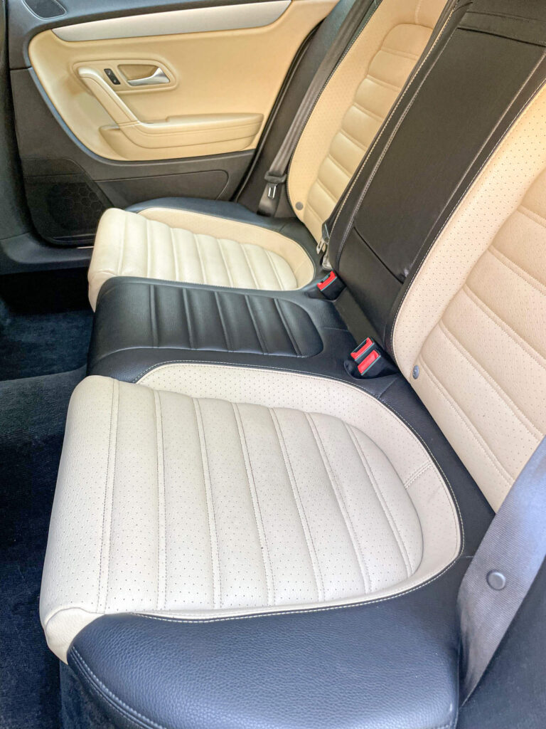 Портфоліо: хімчистка заднього дивану авто